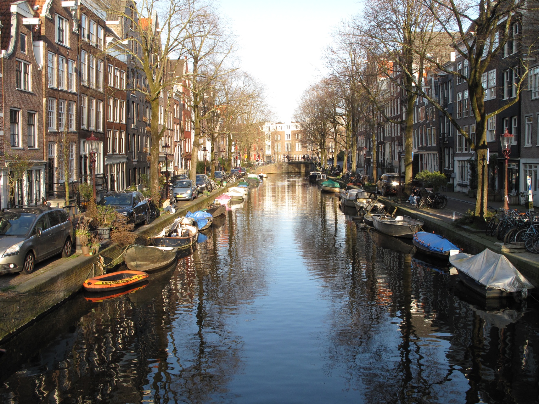 The quiet water of the Egelantiersgracht